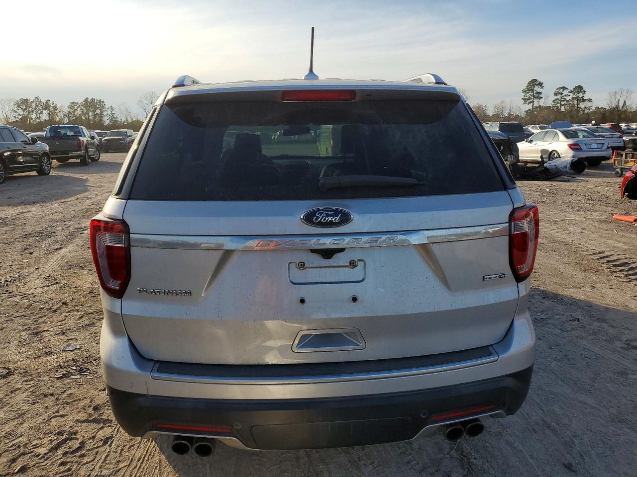 2018 FORD EXPLORER PLATINUM photo 16