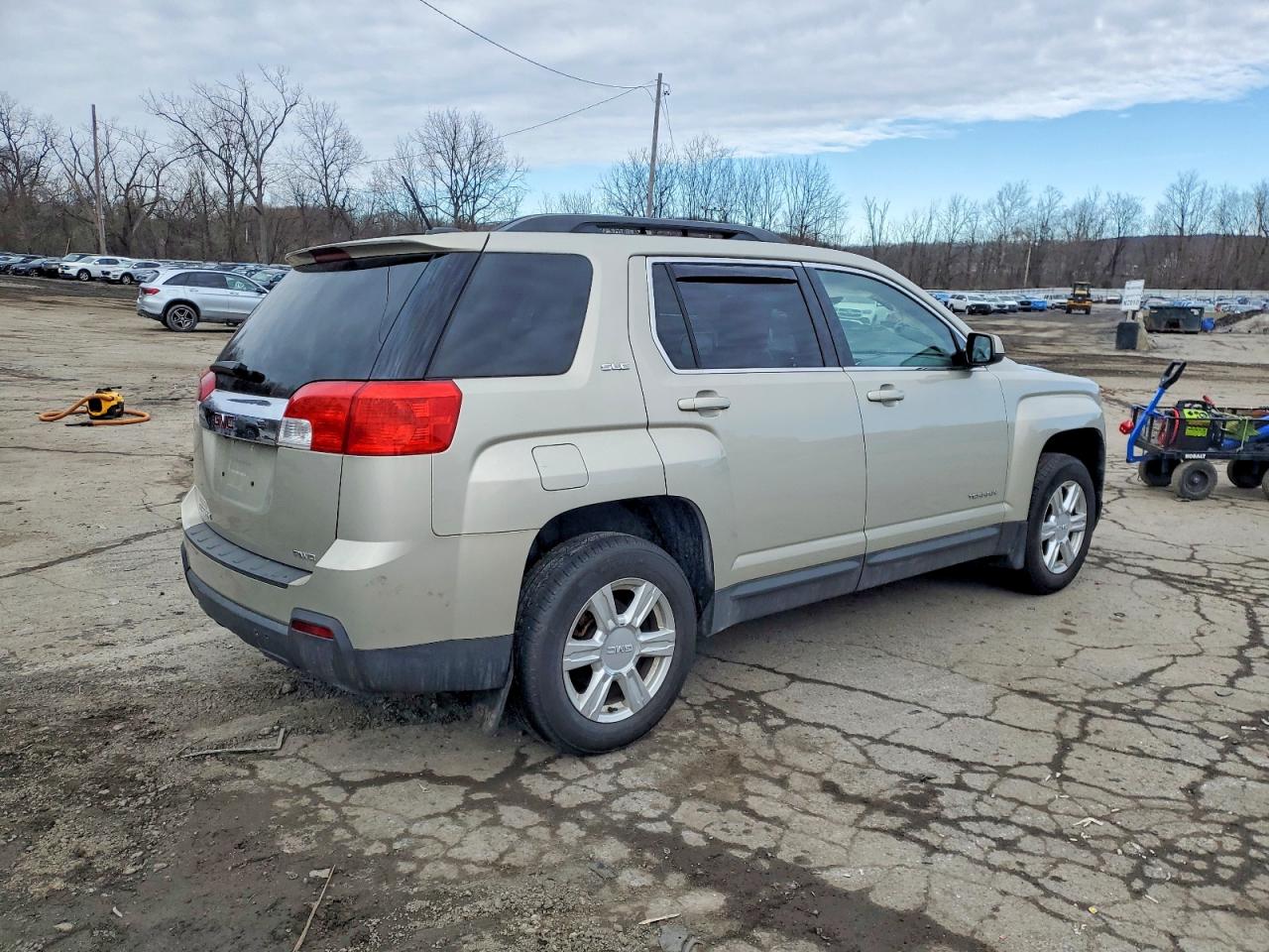 2015 GMC TERRAIN SLE photo 3