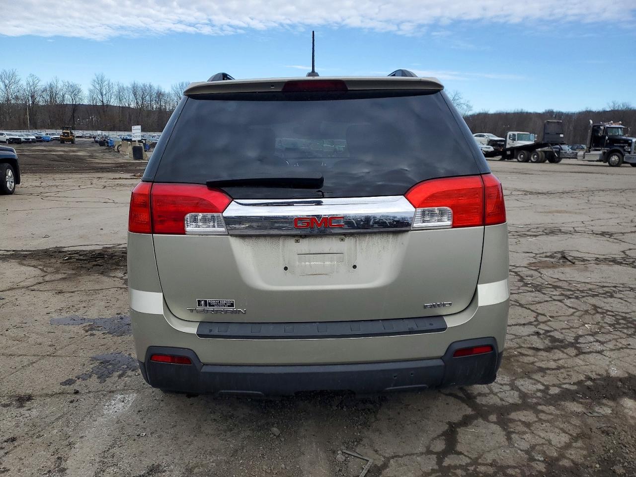2015 GMC TERRAIN SLE photo 6