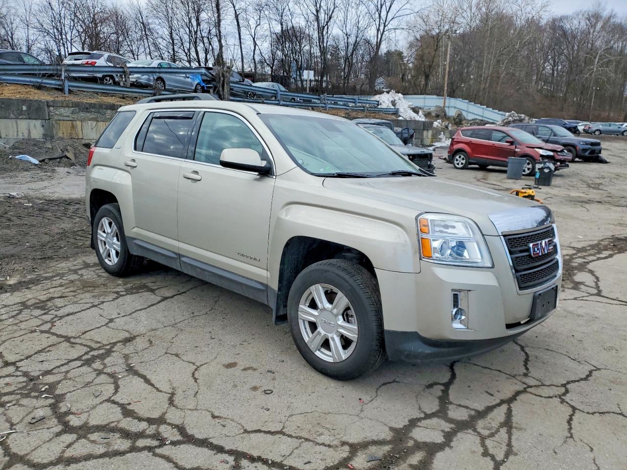 2015 GMC TERRAIN SLE photo 4
