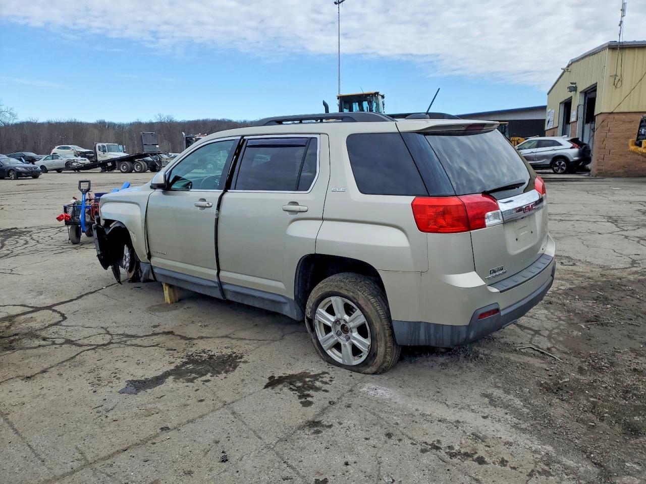 2015 GMC TERRAIN SLE photo 2
