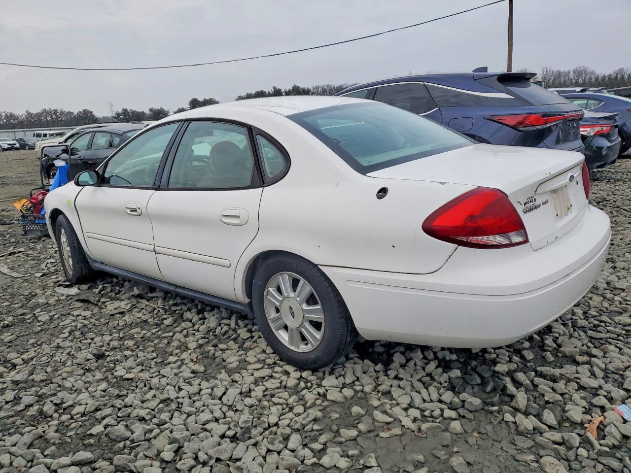 2005 FORD TAURUS SEL photo 2