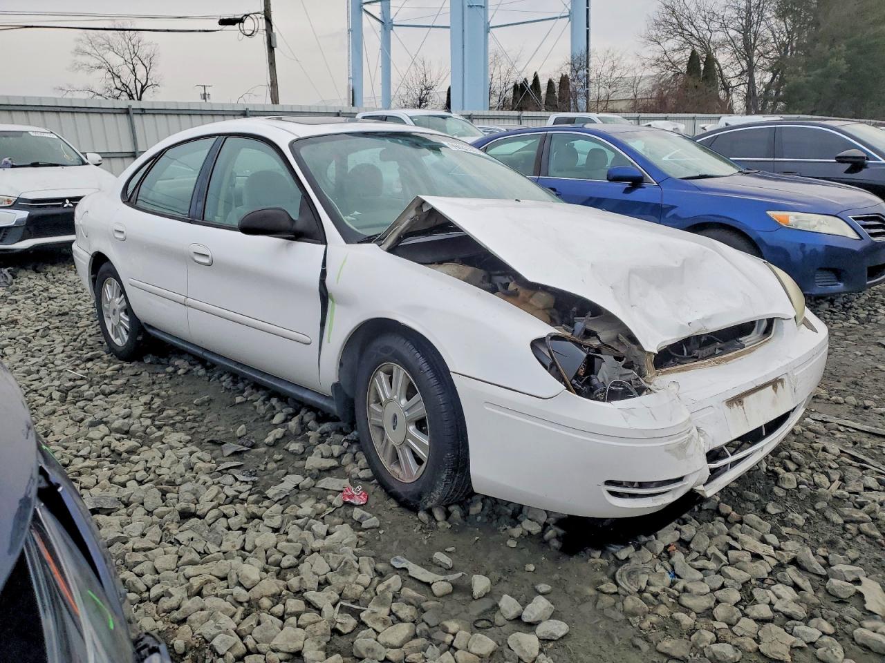 2005 FORD TAURUS SEL photo 4