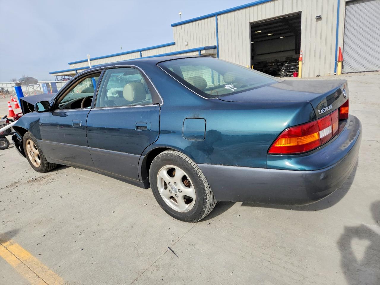 1997 LEXUS ES 300 photo 2