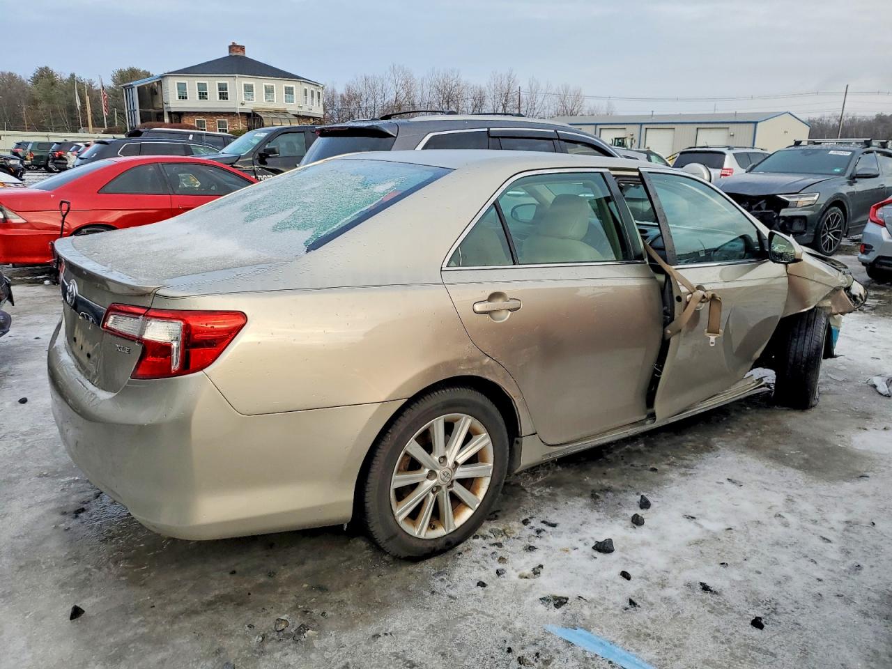 2014 TOYOTA CAMRY L photo 5