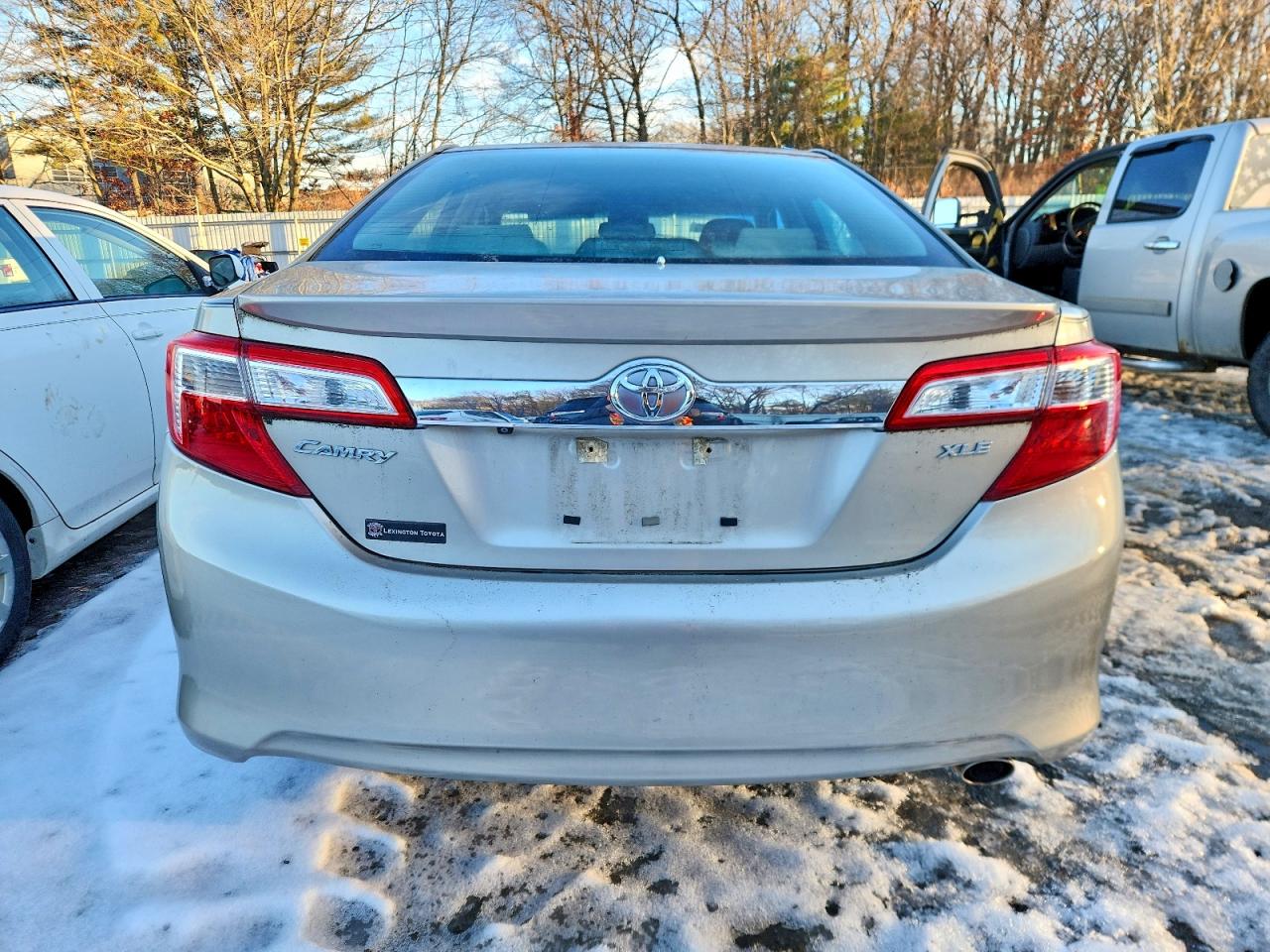 2014 TOYOTA CAMRY L photo 11