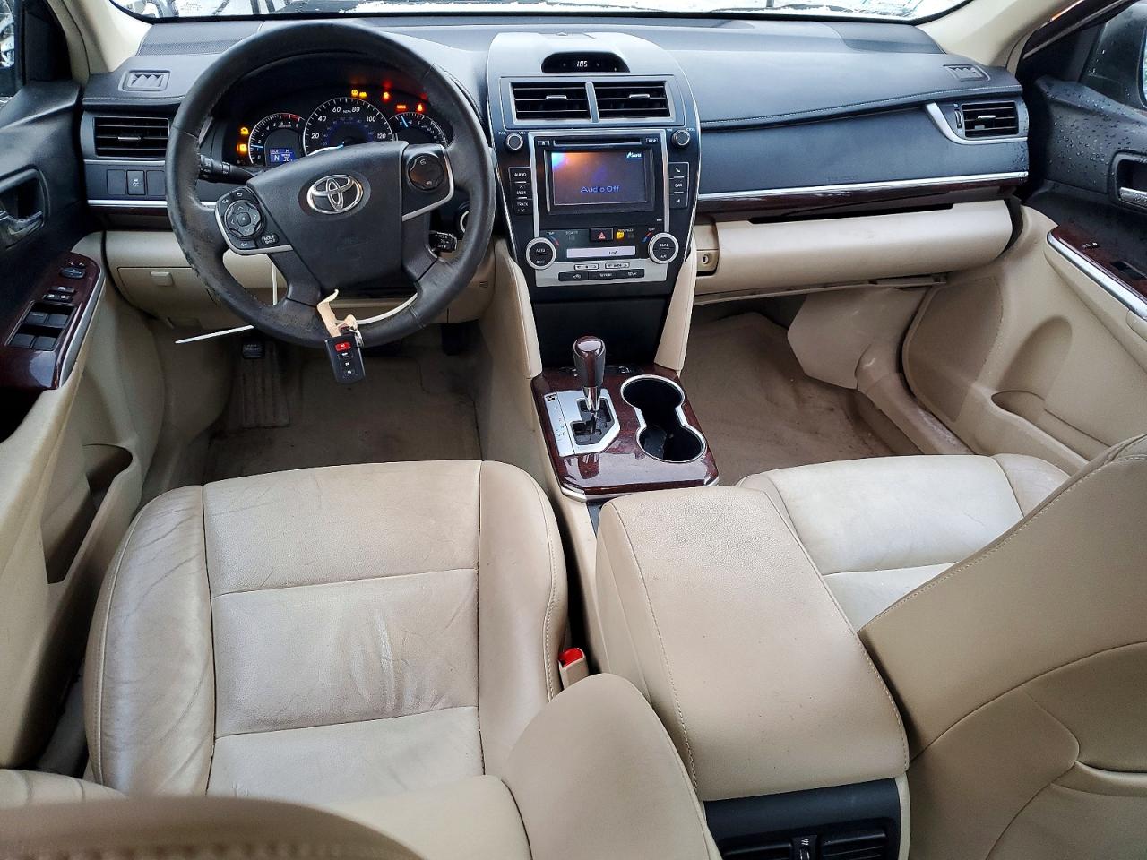 2014 TOYOTA CAMRY L photo 15