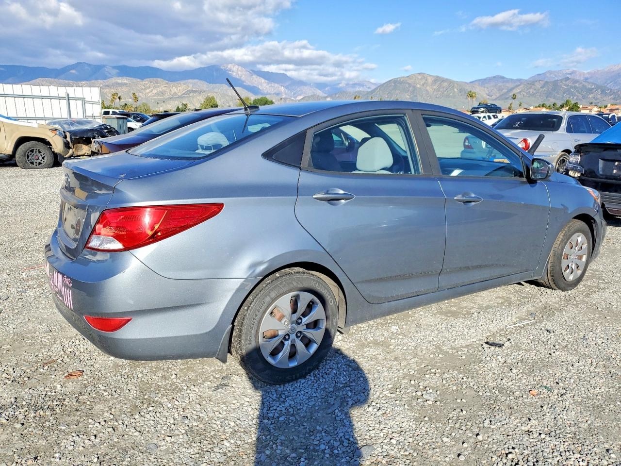 2017 HYUNDAI ACCENT SE photo 3
