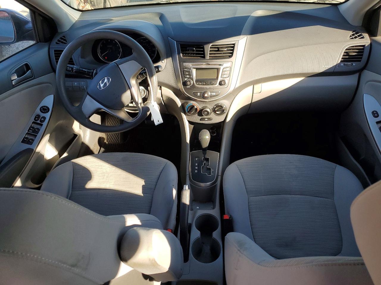 2017 HYUNDAI ACCENT SE photo 8