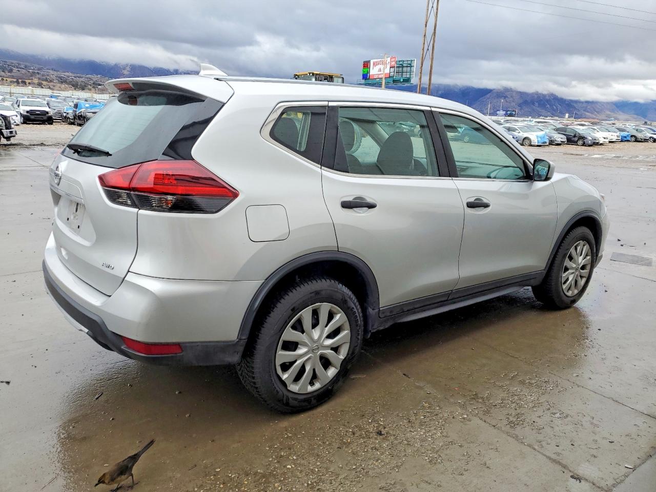 2020 NISSAN ROGUE S photo 3