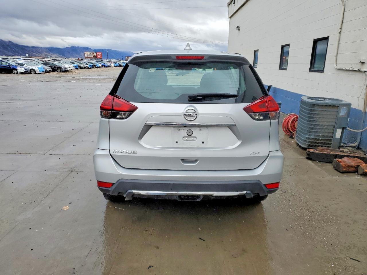 2020 NISSAN ROGUE S photo 6