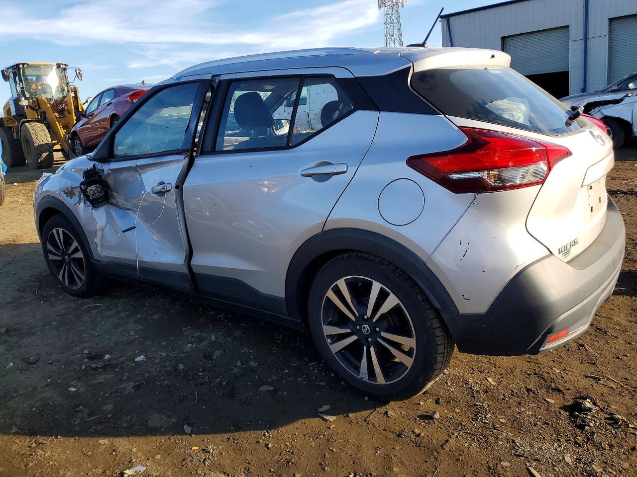 2019 NISSAN KICKS SV photo 2