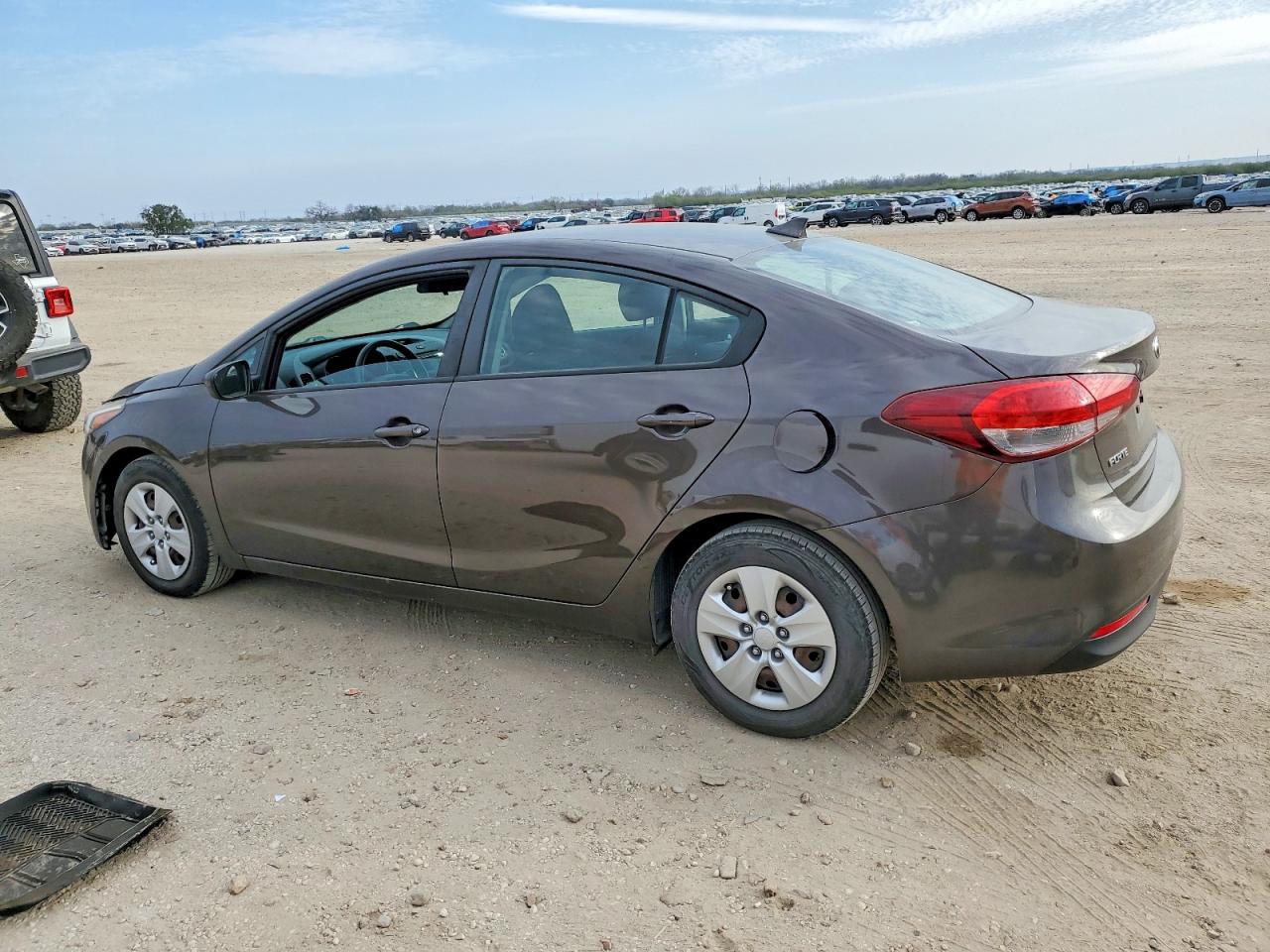 2018 KIA FORTE LX photo 2