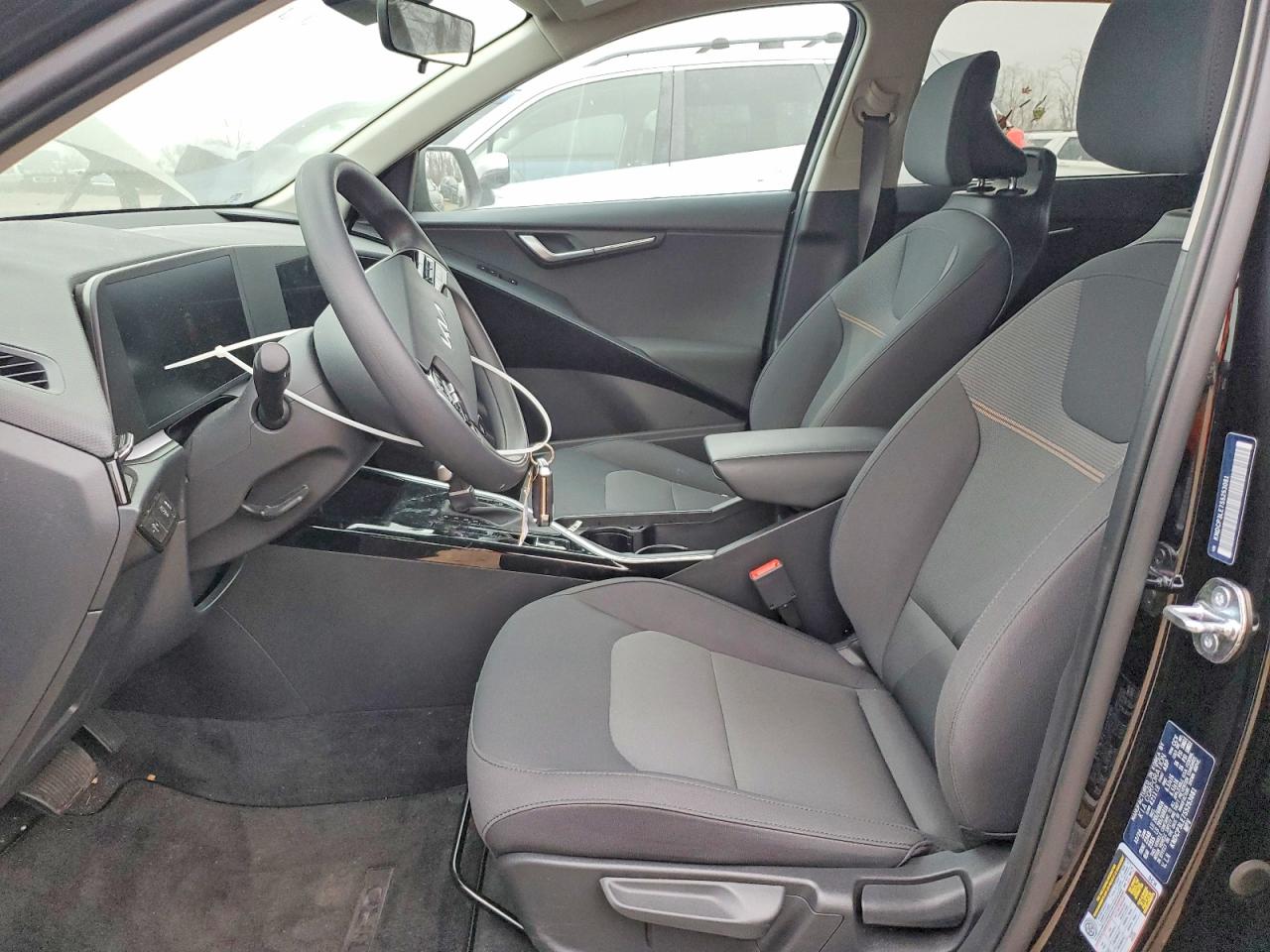 2025 KIA NIRO LX photo 7