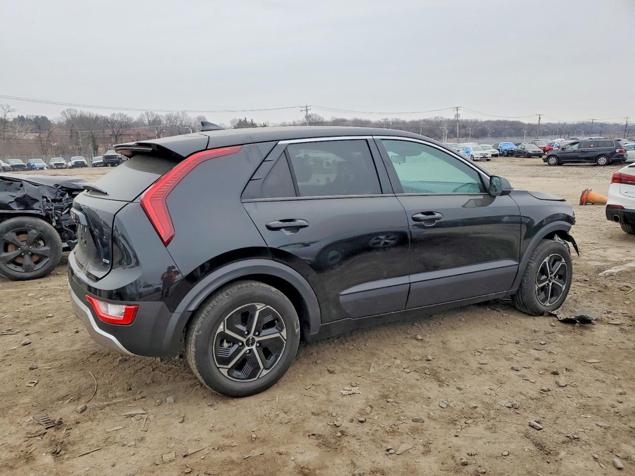 2025 KIA NIRO LX photo 3