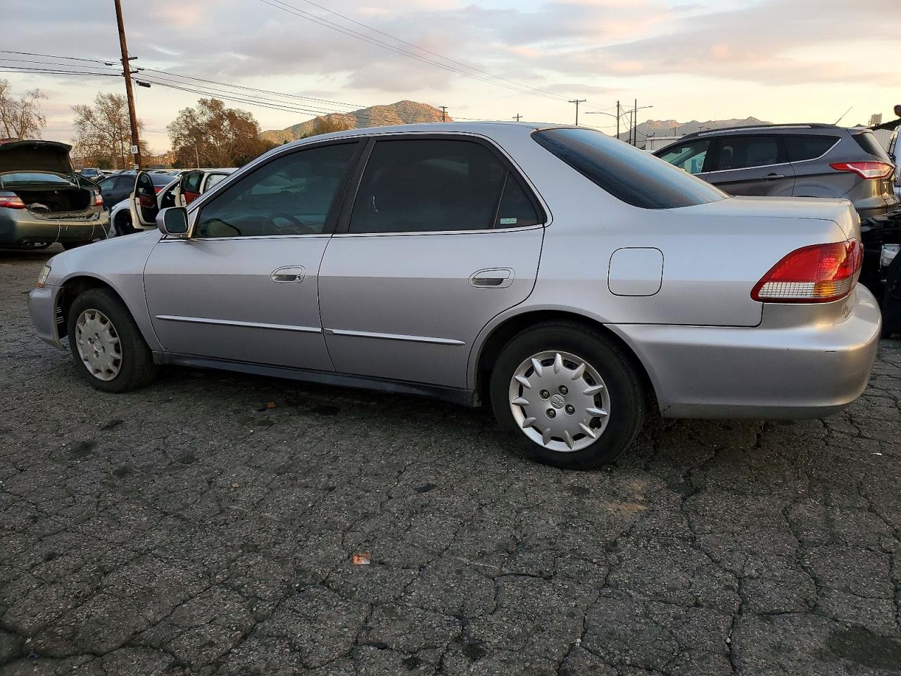 2002 HONDA ACCORD LX photo 2