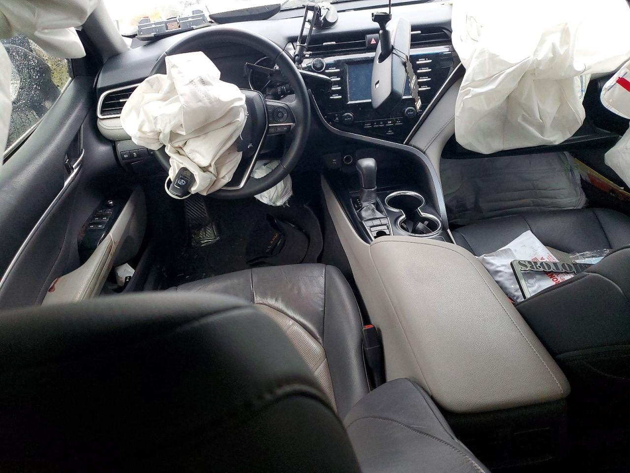 2018 TOYOTA CAMRY L photo 8