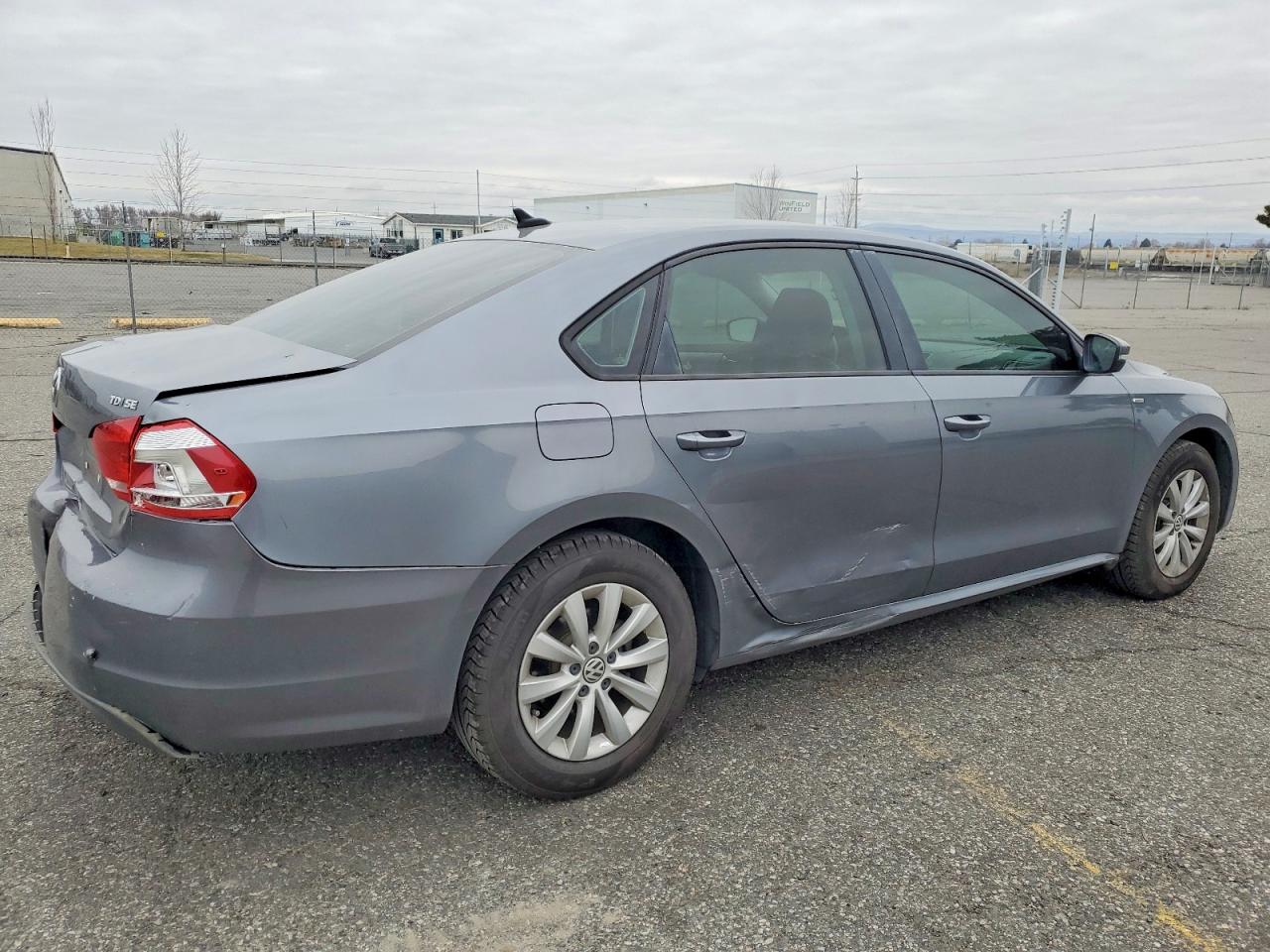 2014 VOLKSWAGEN PASSAT S photo 5