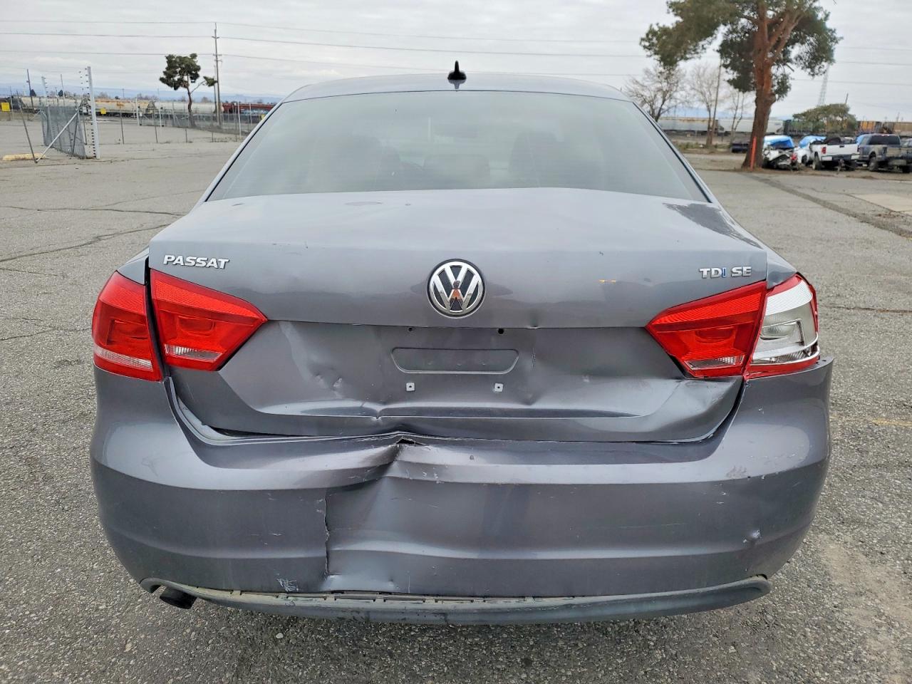2014 VOLKSWAGEN PASSAT S photo 11