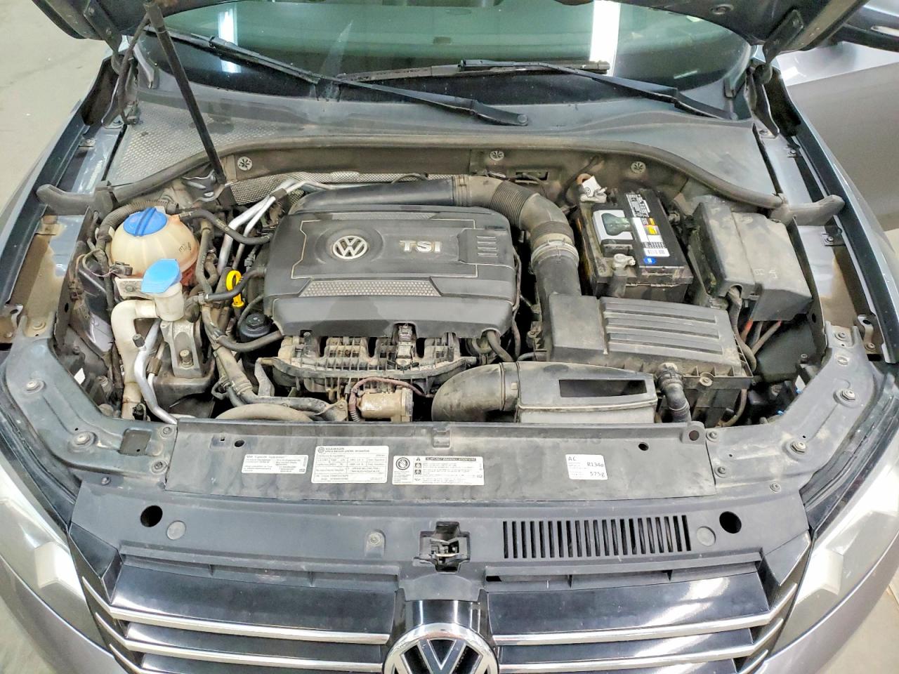 2014 VOLKSWAGEN PASSAT S photo 21
