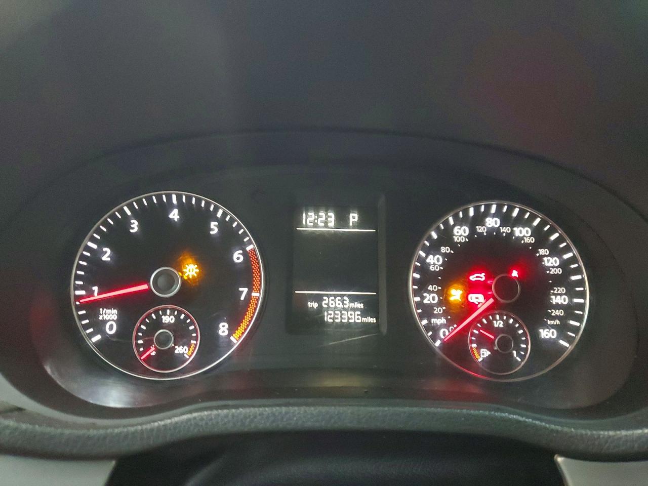 2014 VOLKSWAGEN PASSAT S photo 17