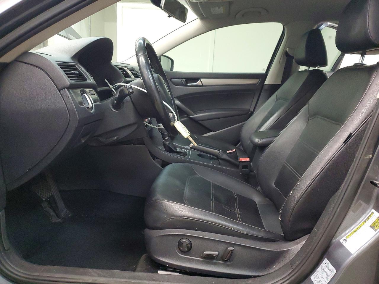 2014 VOLKSWAGEN PASSAT S photo 13