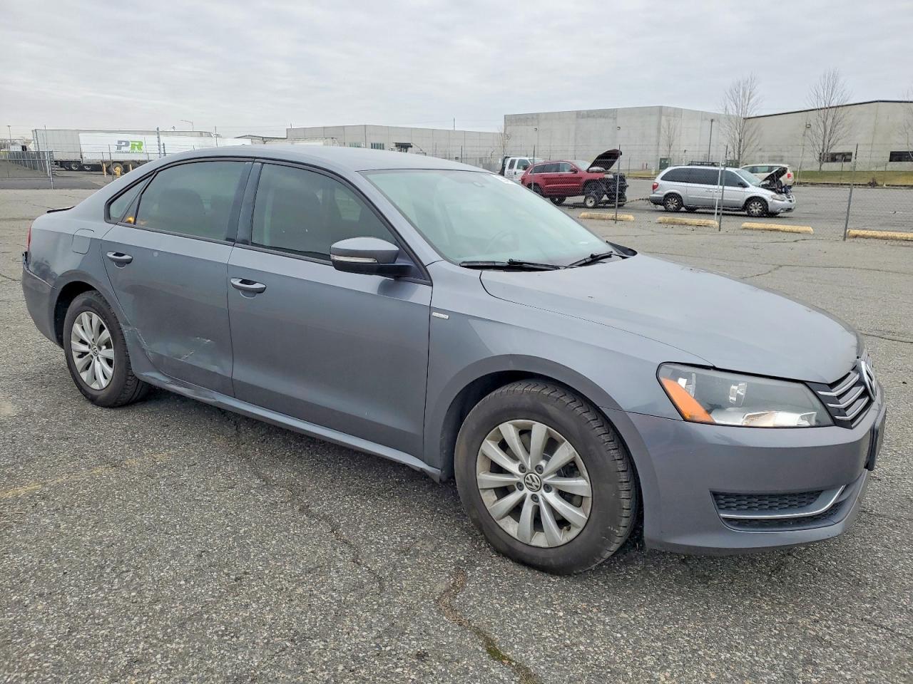 2014 VOLKSWAGEN PASSAT S photo 7