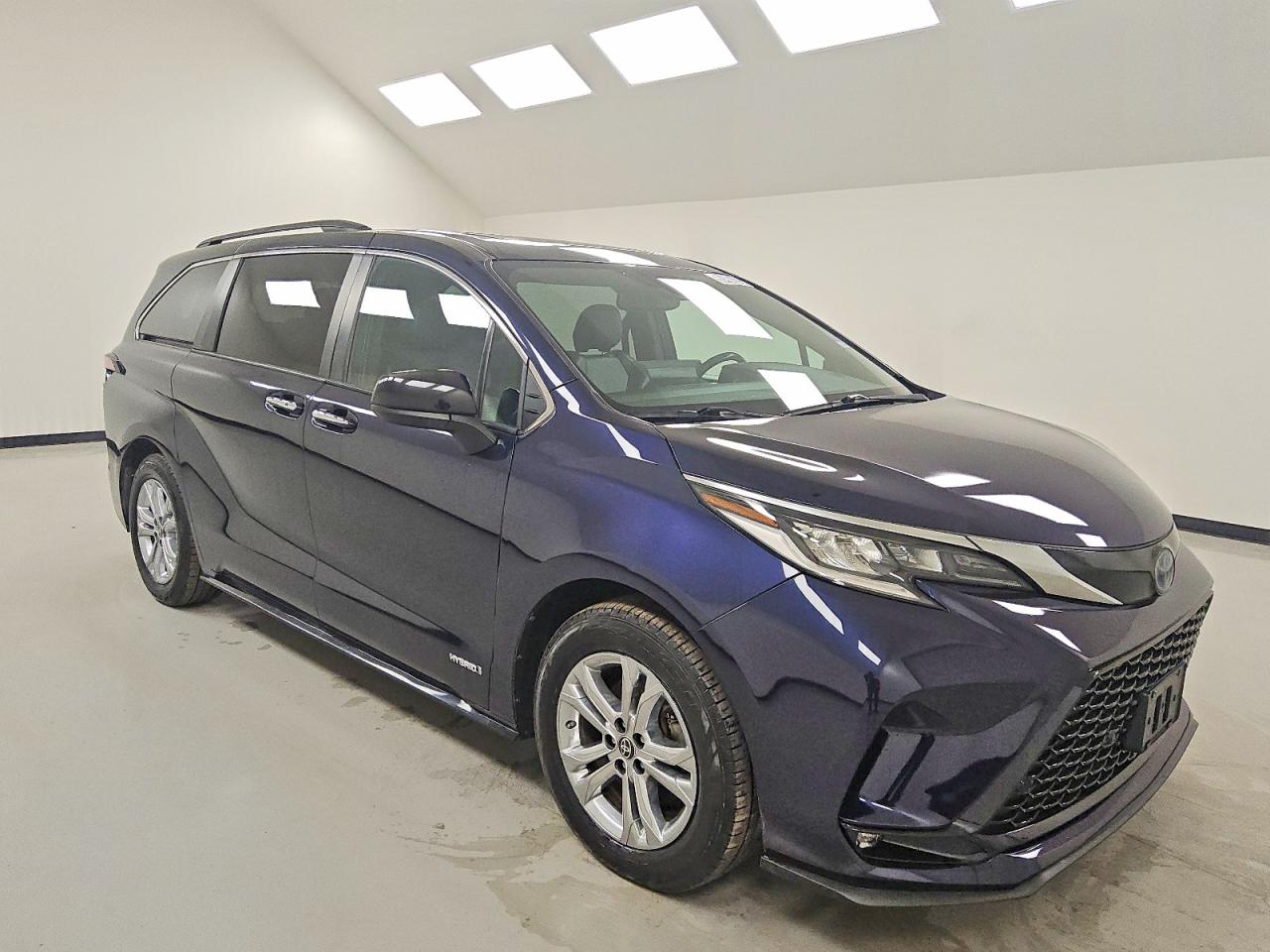 2021 TOYOTA SIENNA XSE photo 4