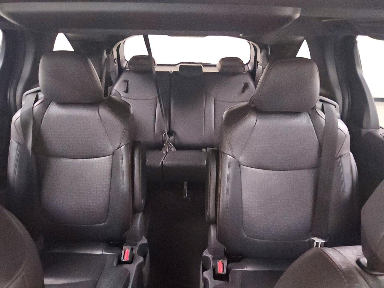 2021 TOYOTA SIENNA XSE photo 10