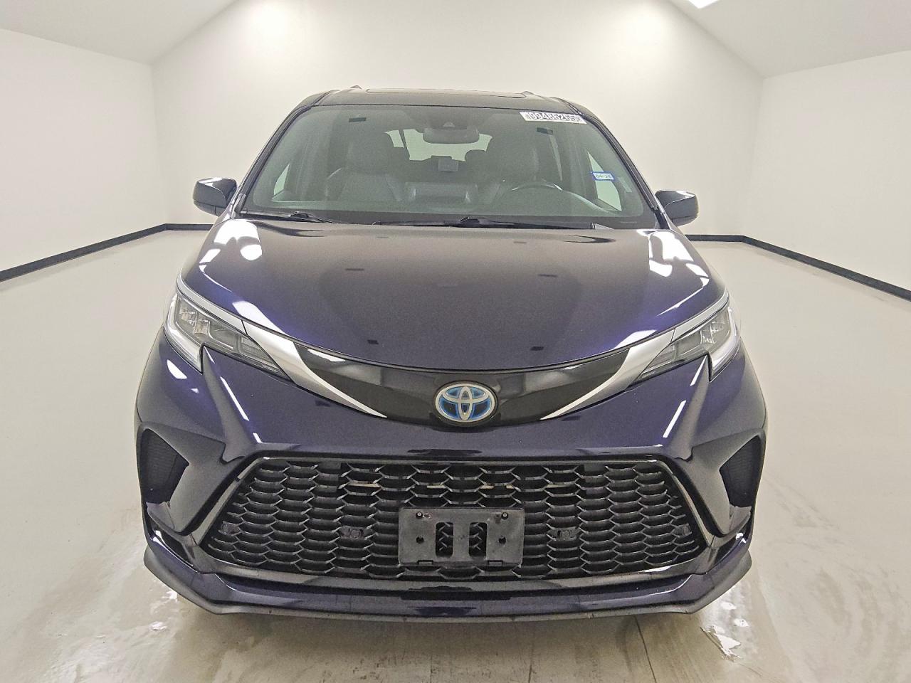 2021 TOYOTA SIENNA XSE photo 5