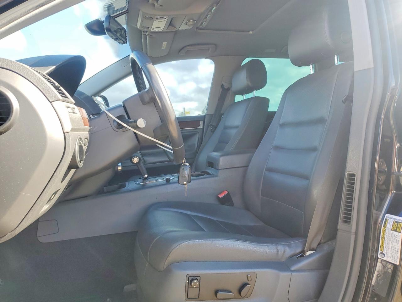 2010 VOLKSWAGEN TOUAREG V6 photo 7