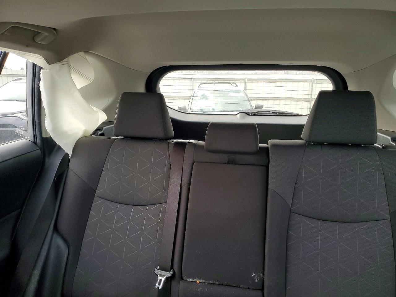 2022 TOYOTA RAV4 XLE photo 10