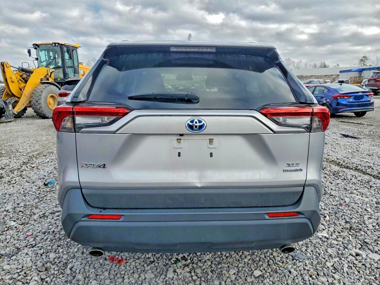 2022 TOYOTA RAV4 XLE photo 6