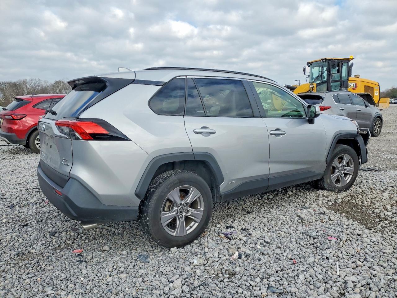2022 TOYOTA RAV4 XLE photo 3
