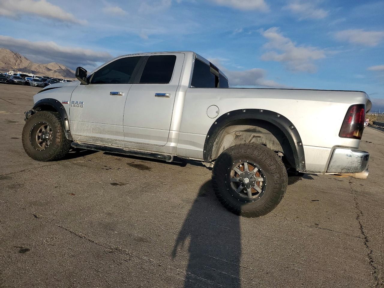2016 RAM 1500 SLT photo 2