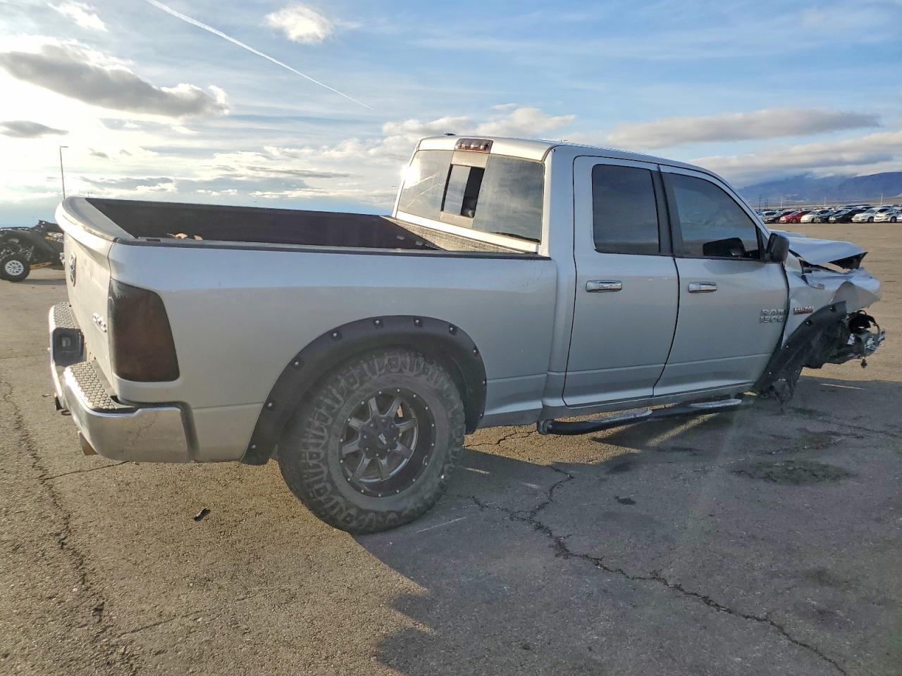 2016 RAM 1500 SLT photo 3