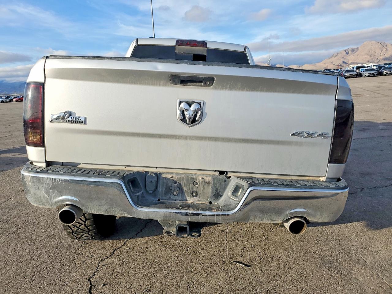 2016 RAM 1500 SLT photo 6