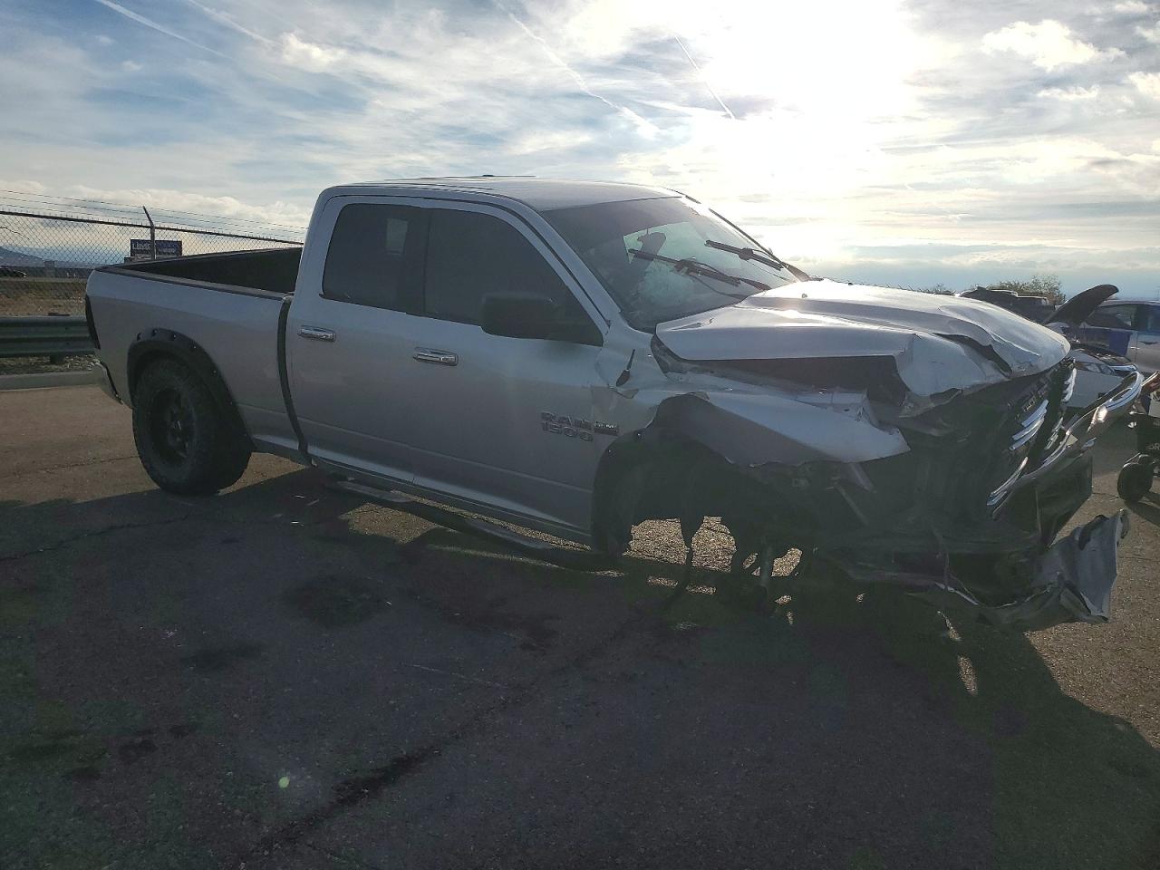 2016 RAM 1500 SLT photo 4