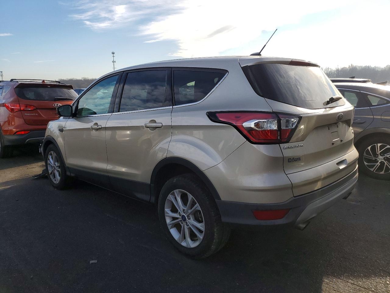 2017 FORD ESCAPE SE photo 2