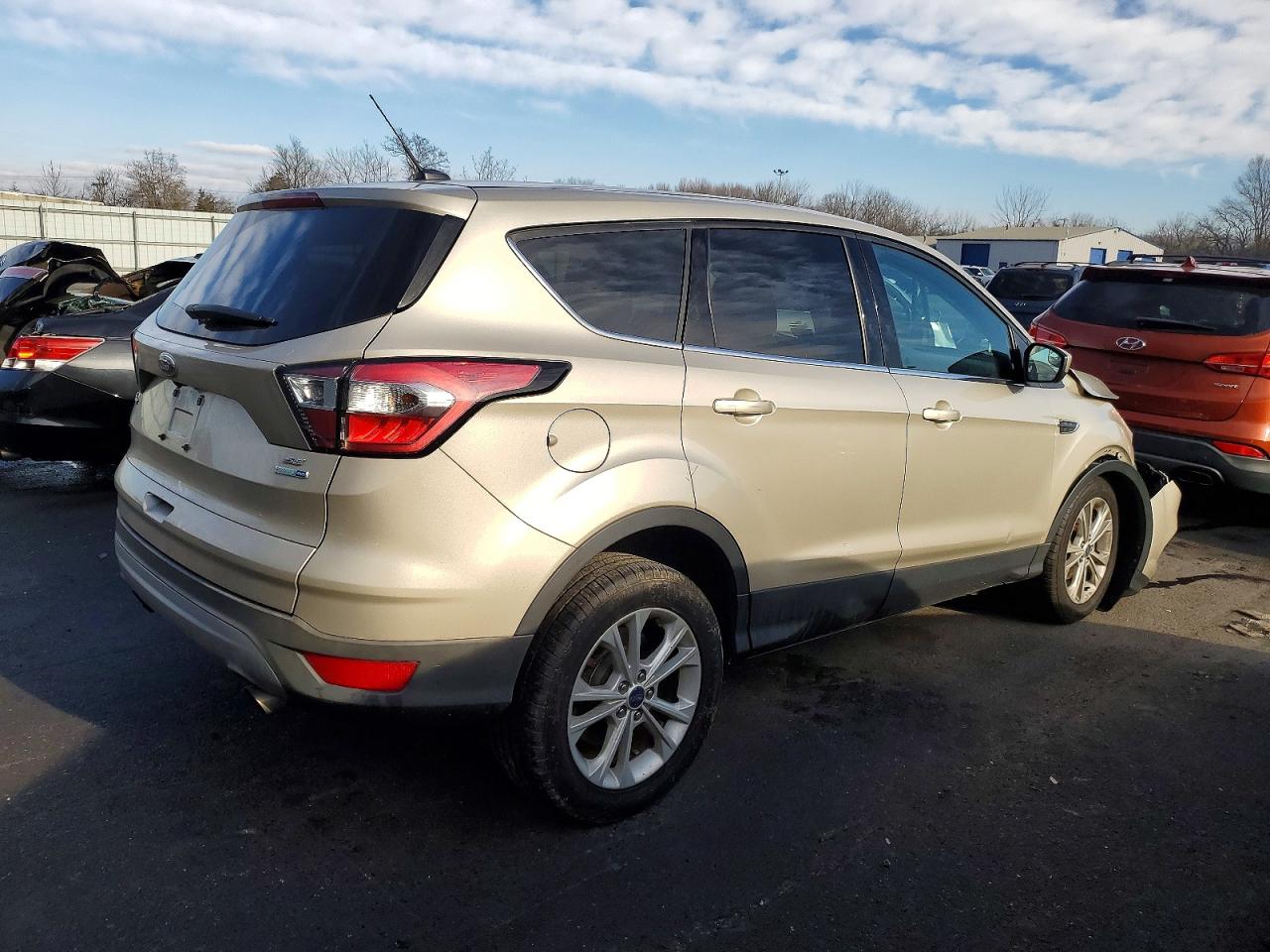 2017 FORD ESCAPE SE photo 3