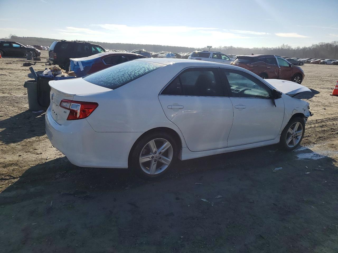 2013 TOYOTA CAMRY SE photo 3