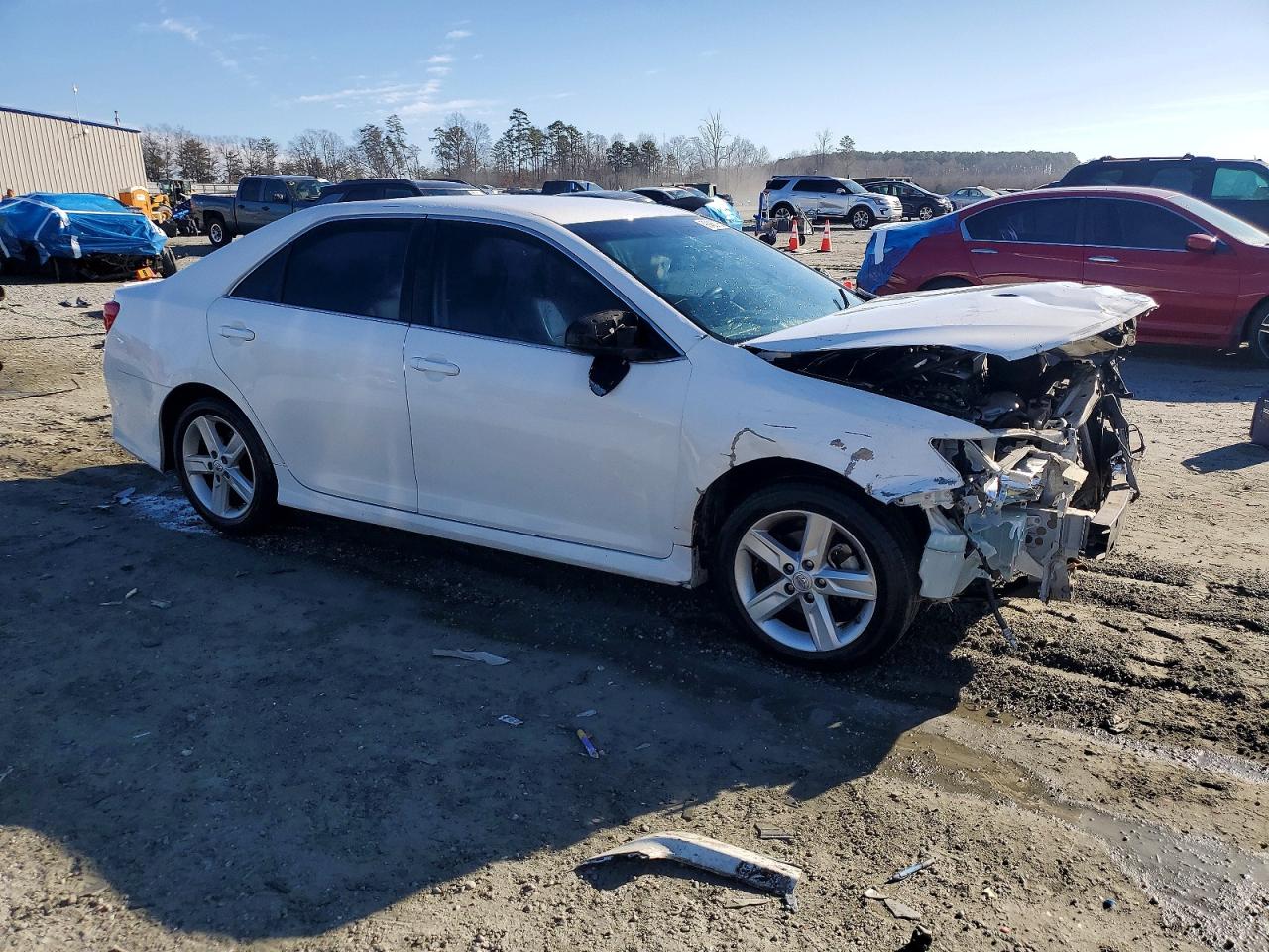 2013 TOYOTA CAMRY SE photo 4