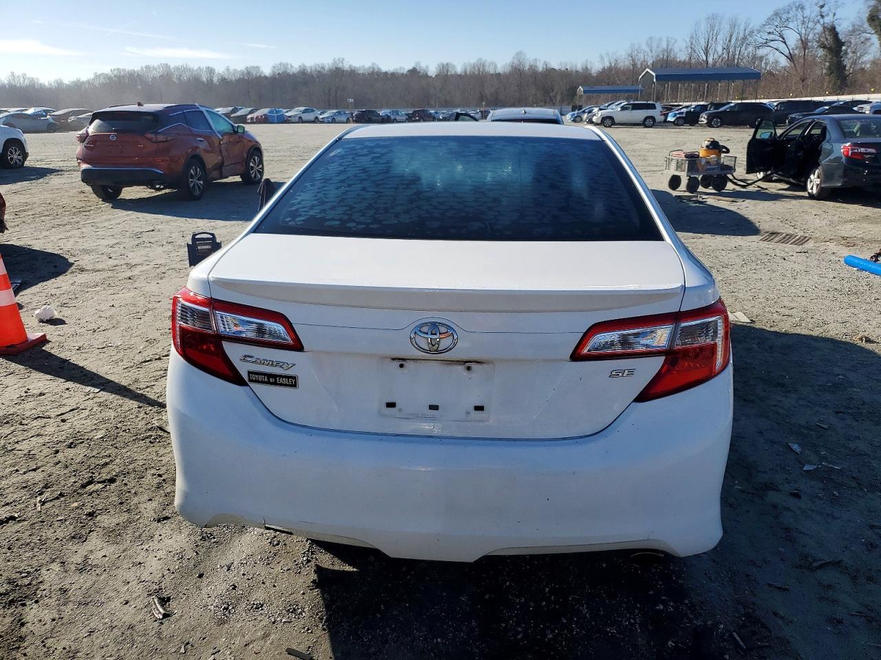 2013 TOYOTA CAMRY SE photo 6