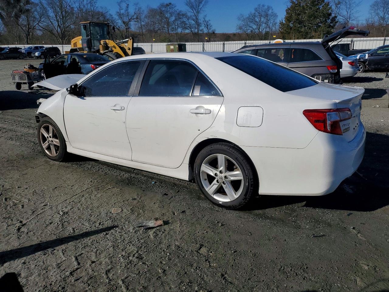 2013 TOYOTA CAMRY SE photo 2