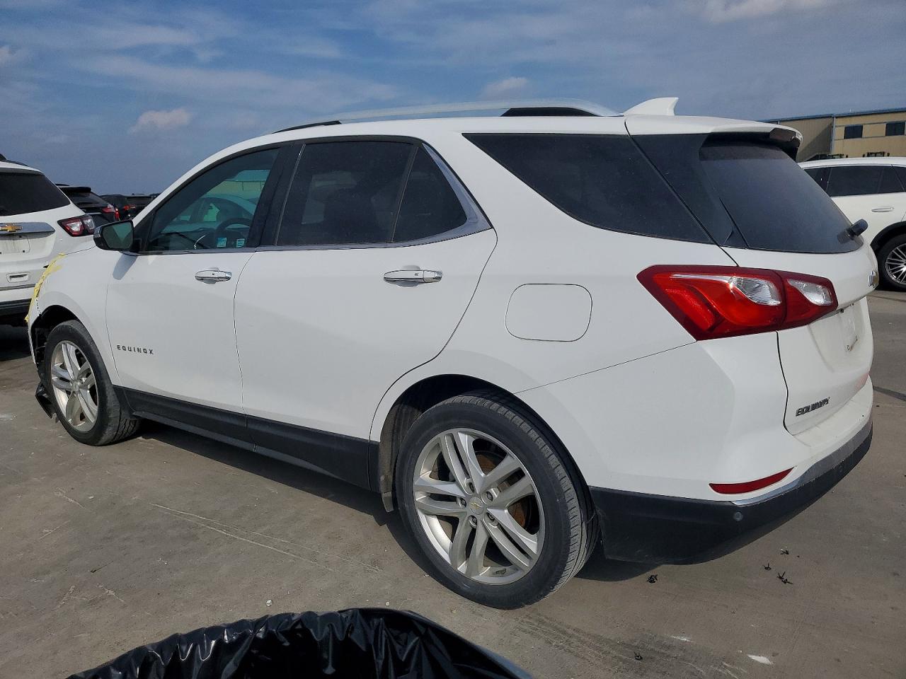 2018 CHEVROLET EQUINOX PREMIER photo 2