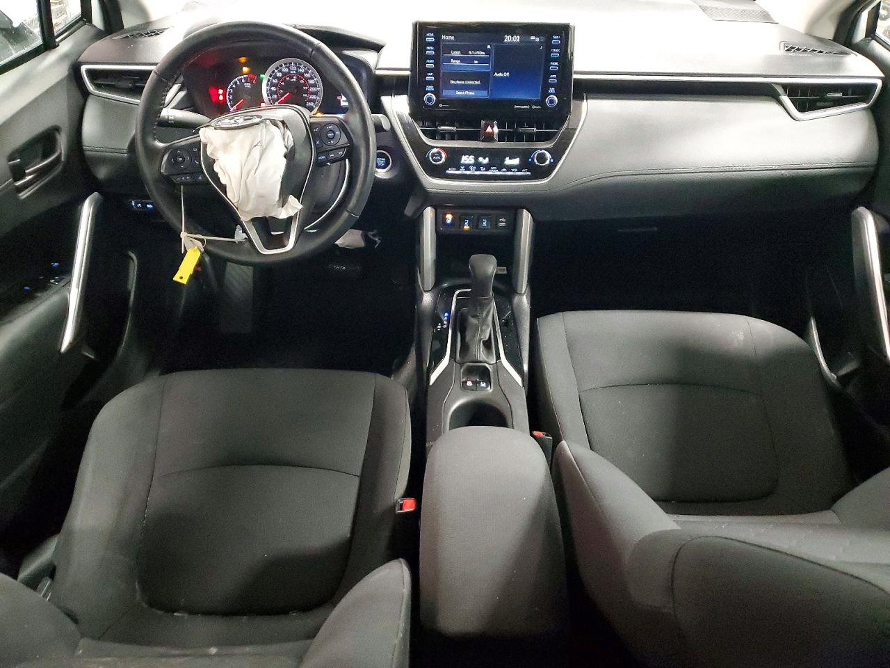 2022 TOYOTA COROLLA CROSS LE photo 8