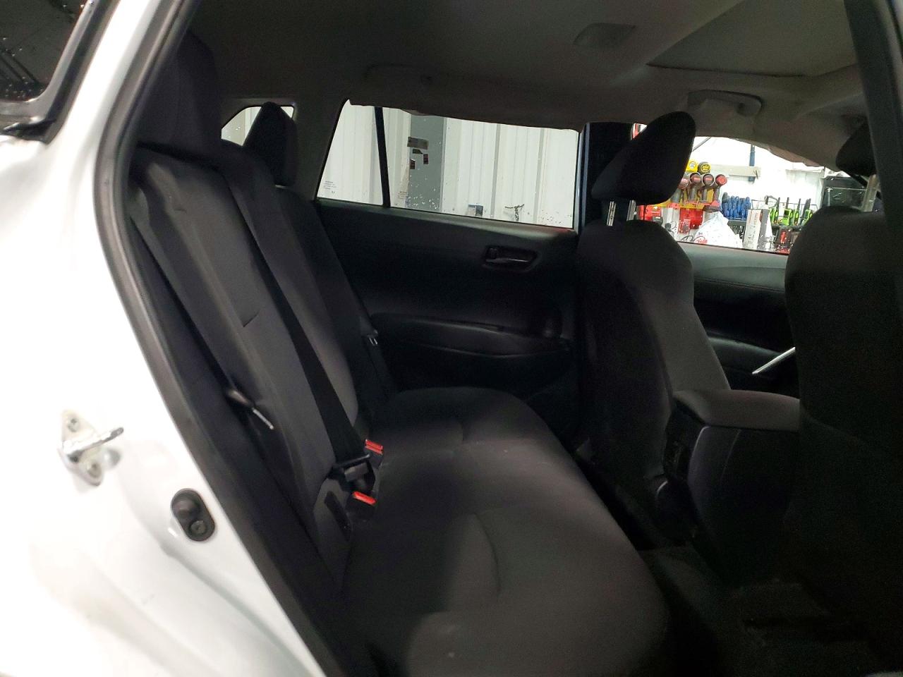 2022 TOYOTA COROLLA CROSS LE photo 11