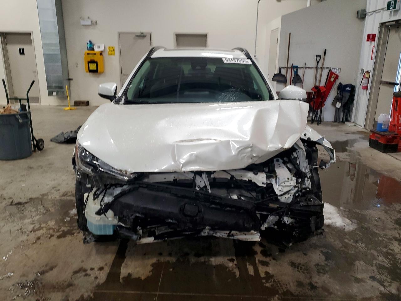 2022 TOYOTA COROLLA CROSS LE photo 5