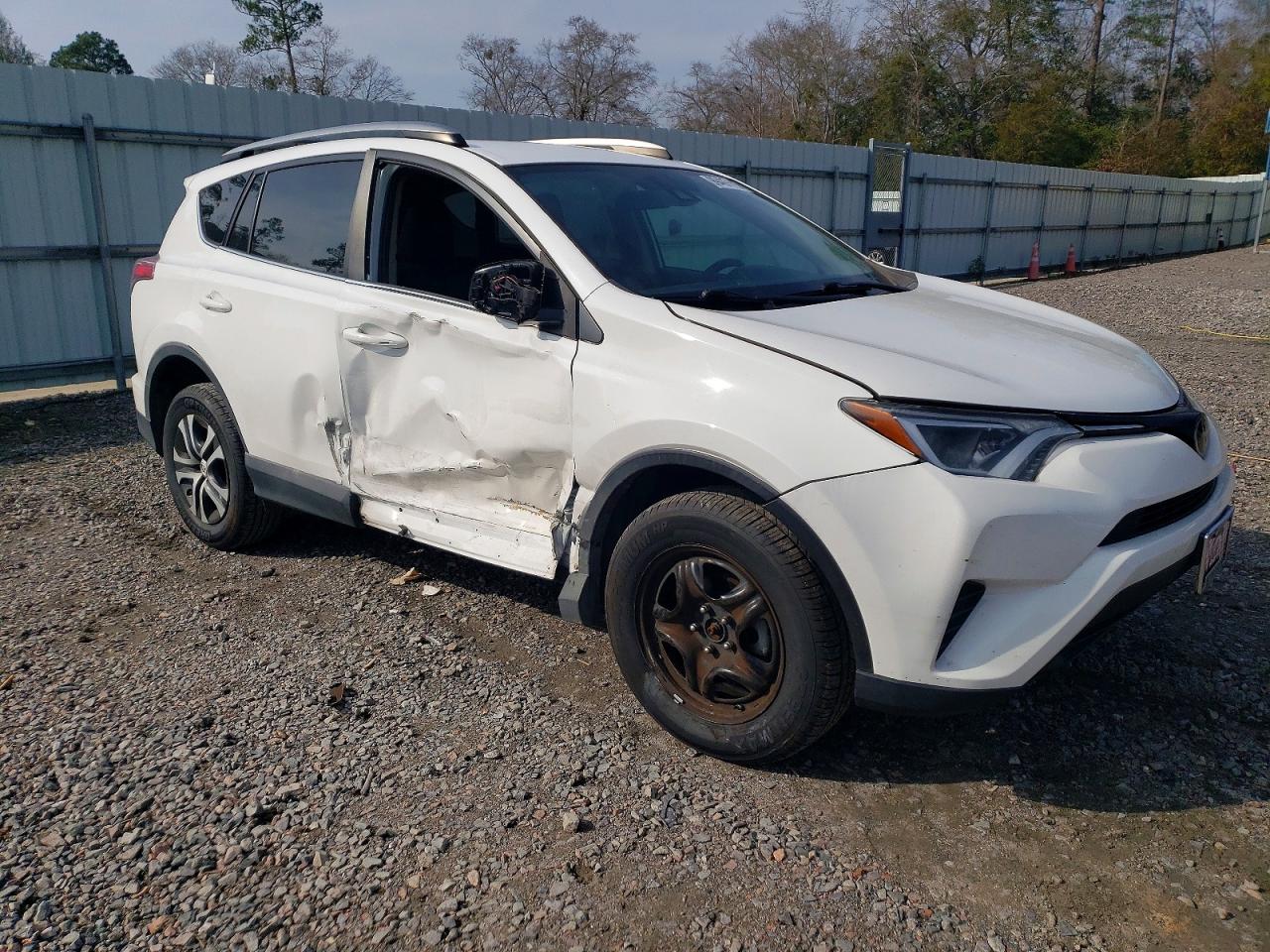 2018 TOYOTA RAV4 LE photo 4