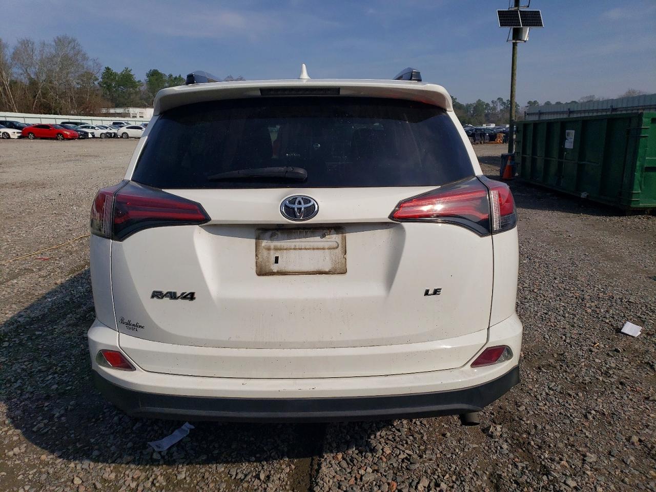 2018 TOYOTA RAV4 LE photo 6